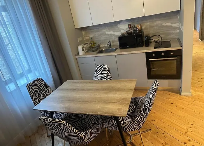 Flh - Old Vibes - Old Town * Bucureşti